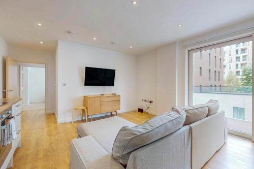 2 Bed By River Thames & 11 Min to Greenwich Station