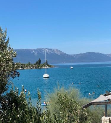 2 bed Comfy Gem: Functional, Ideal Location, Steps to the Beach