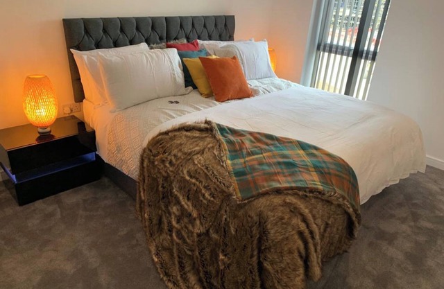 2 Bed Flat- Direct Links to Central London