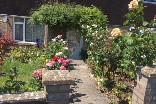 2-Bed House Sleeps 4 - Enclosed Garden - Tv & WiFi