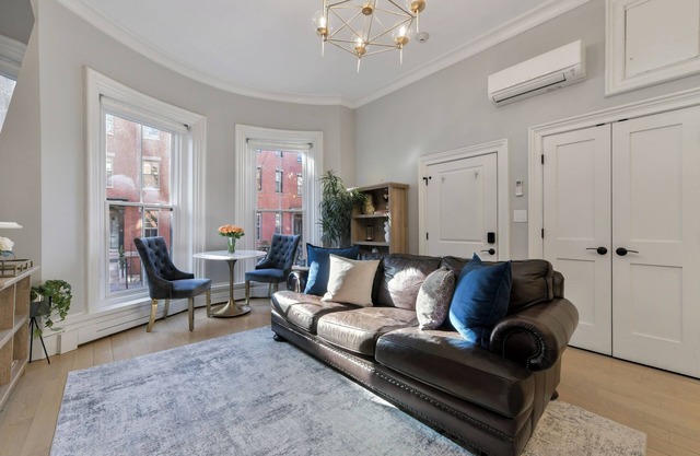 2 Bed Luxury Condo in South End near Restaurant Row,
