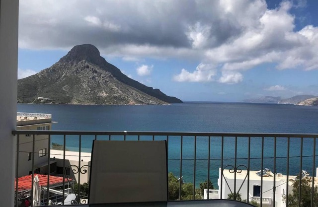 2 Bed - Sleeps 4 - Free Parking - Sea & Mtn View