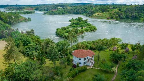 2 Bed Villa - Sleeps 6 - River Views Garden Wifi