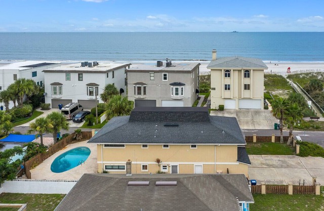 Duplex de 2 dormitorios y 1 baño A pocos pasos de la playa con piscina