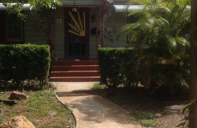 2 habitaciones, 1 baño, área tranquila y agradable, 1. 6 millas al Tropicana Field