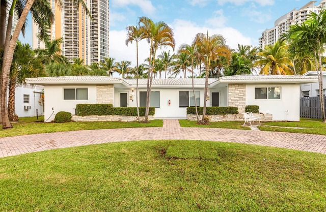 2 bed 2 bath OCT BOOK 3 Nights PAY 2 Beach 1 min Walk