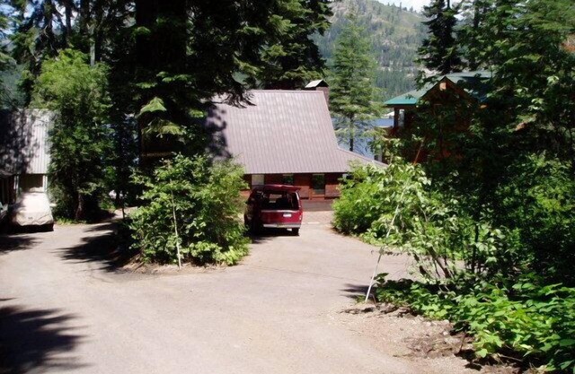 4 dormitorios, 2 baños, capacidad para 8 personas. Frente al lago Donner con muelle privado DLR # 033