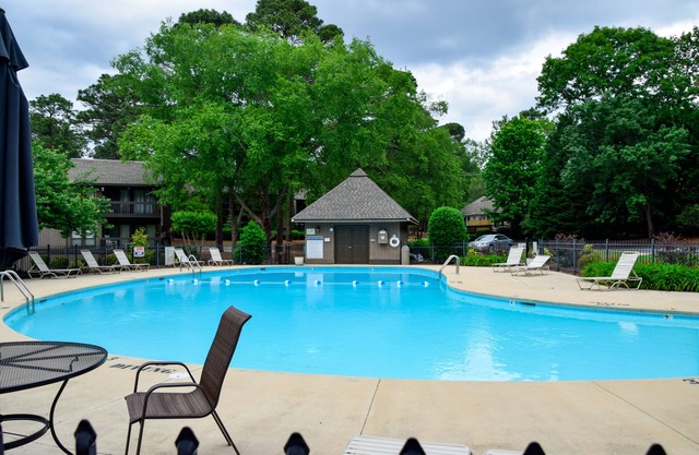 2 bedroom/2 bath with pool access