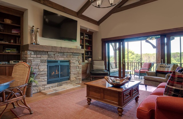 2 Bdrm 2 Bath Cottage en True North Golf Club en Harbor Springs, MI - Exclusivo