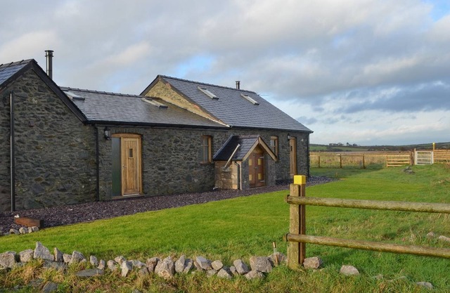 2 bedroom accommodation in Caergeiliog, near Rhosneigr