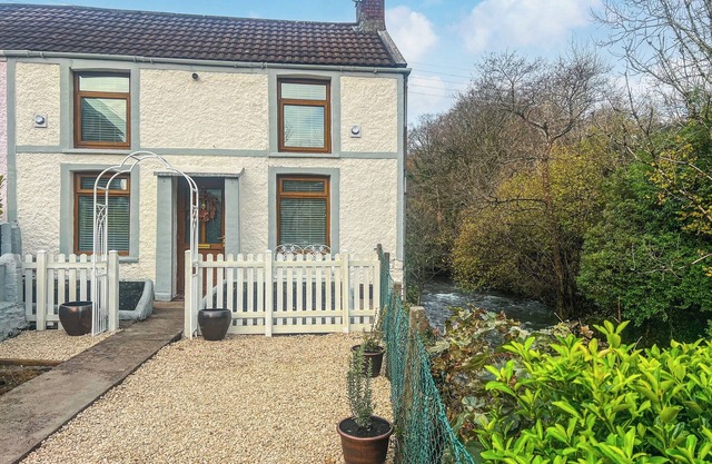 Granchies Cottage is a charming riverside retreat, perfect for a peaceful countryside escape.