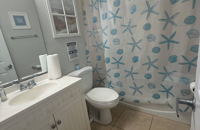 2-bedroom apartment in delightful Jacksonville with AC, fitness room, WiFi