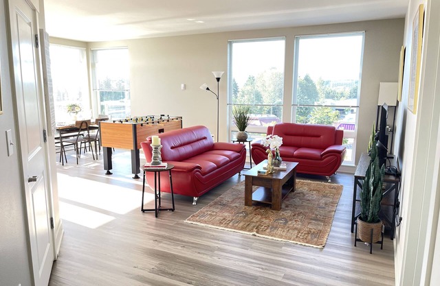 2 Bedroom Apartment in Kirkland