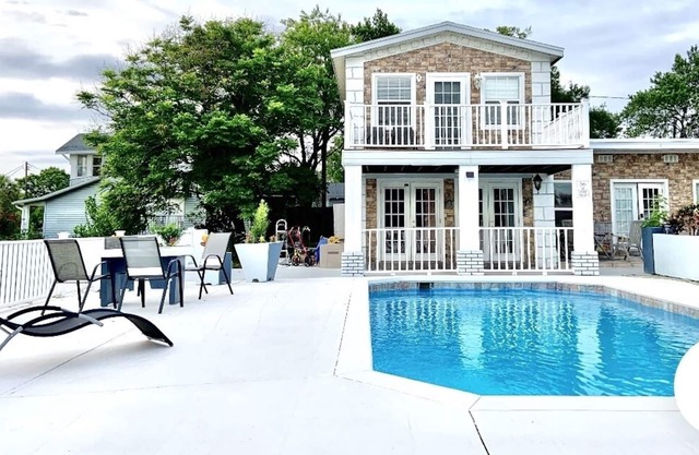 2 Bedroom Apartment 14 Miles to Legoland and 30 Miles to Disney