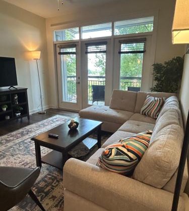 2 Bedroom Boutique Apartment in the Heart of Charlotte