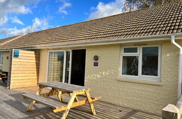 2 Bedroom Bungalow SV58, Seaview, Isle of Wight Free Wi-Fi