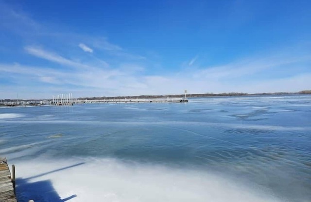 A 100 yardas del agua, muelle gratuito, Marblehead Cottage @ East Harbour