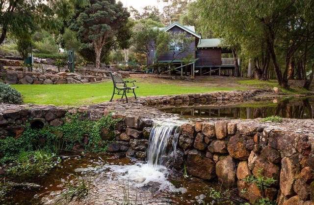 El Chalet de 2 habitaciones ofrece 2 habitaciones separadas con un amplio salón / comedor y balcón.