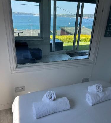 2 Bedroom Chalet With Sea Views - Tony's Place