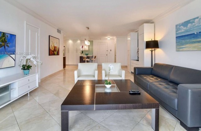 2 Bedroom Condo 438858 by Houzlet