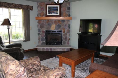 2 bedroom condo at Wild Eagle Lodge, #133