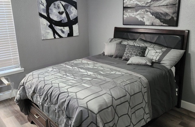 2-bedroom condo in lovely Shreveport with WiFi, AC