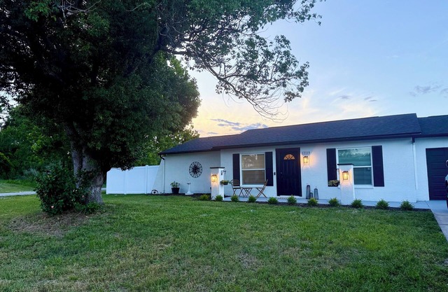 Charming 2-bedroom house with AC, WiFi in quaint Spring Hill