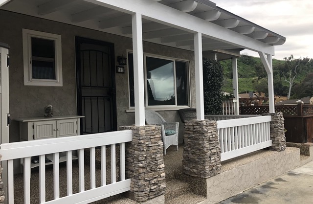 Retiro tranquilo de 2 dormitorios en Ventura Beach Town Hillside