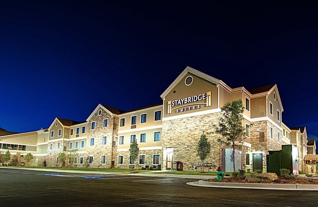 2 Bedroom Suite! Free Breakfast Buffet. Pool, Hot Tub & Waterslide Access.Close to Salt Palace Convention Center