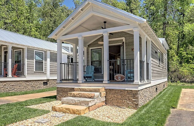 2 Bedroom Tiny Home near Lake Burton, Georgia in the Blue Ridge Mountains