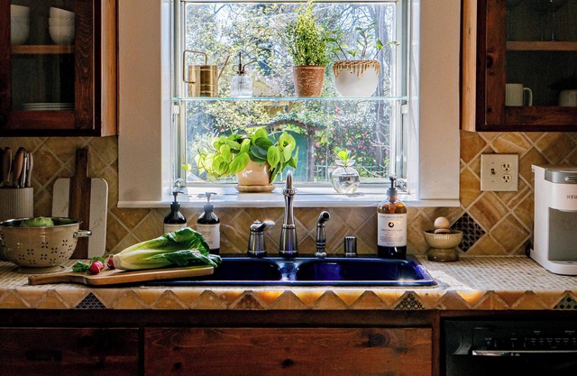 2-bedroom vintage bungalow in historic Folsom