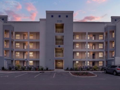 2 Bedrooms 2 Bathrooms Storey Lake 3120-106 Pc