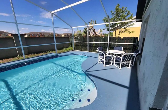 2-Bedrooms Harry Potter and Minions Disney 3.8 miles