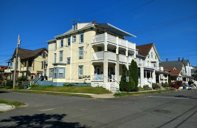2 BR Apt en el hermoso Ocean Grove. Gran terraza privada con lago y vista al mar!