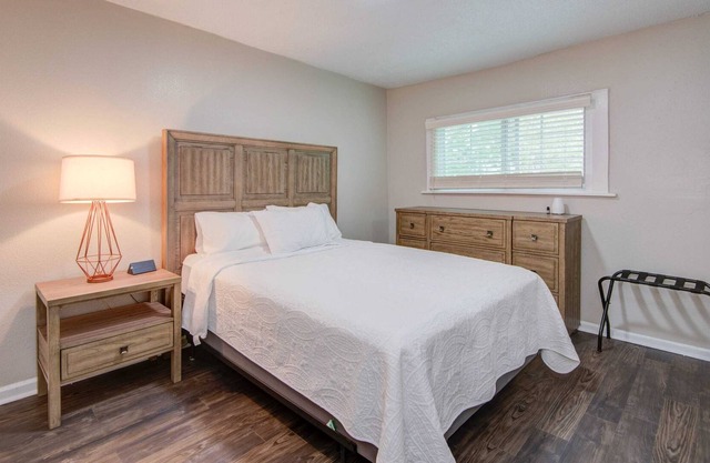 2 BR APT SOUTHWEST HOUSTON 5 MIN FROM NRG STADIUM