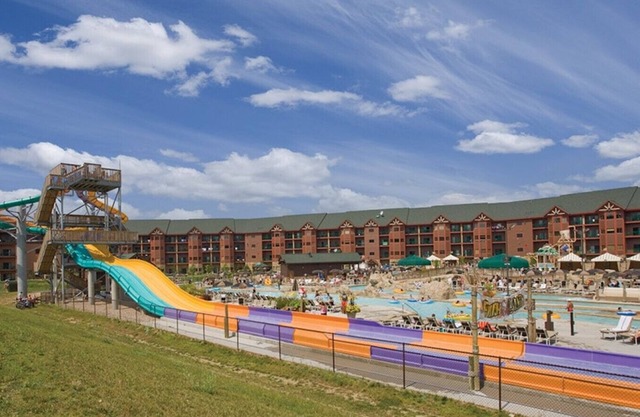 2 BR Dlx -8 FREE Wilderness Water Park Passes per night Included! 25% Deposit!