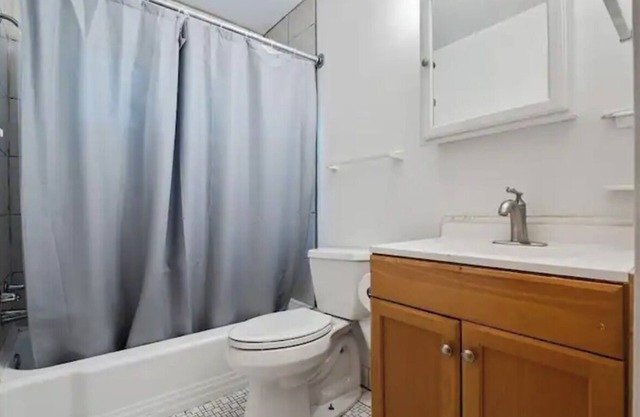 2 BR townhouse, kitchen, bathroom with TV, free WI-FI, washer/dryer, iron, A/C.