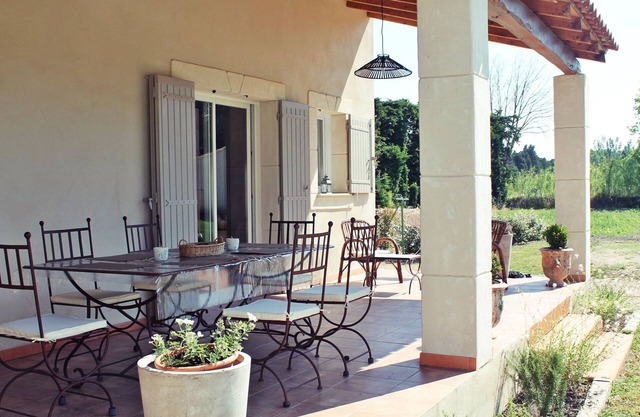 CASA CON PISCINA EN EL PAÍS EN EYGALIERES