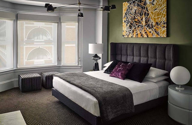 2 Connecting Suites at a 4⭐️ Hotel