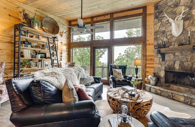 2 Decks, Grill, Hot Tub: Mountain Cabin in Murphy