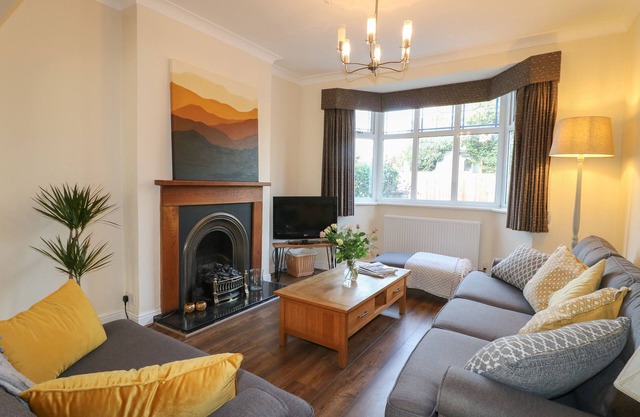 2 Gladstone Avenue
