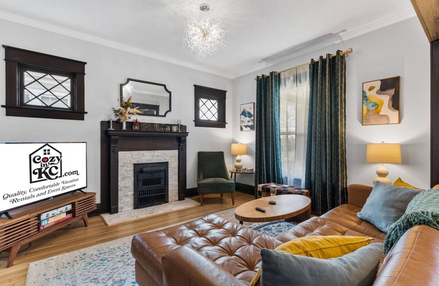 2 King Beds and 2 Full Bath- Walk to Westport!