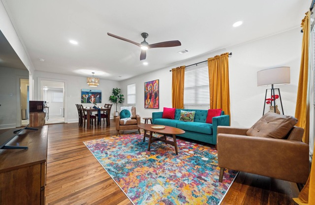 2 King Suites: One Block to Oaklawn: 2 miles to HSNP