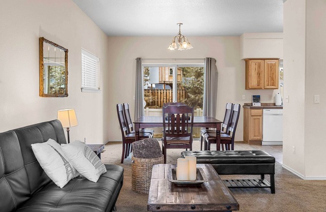 2 Mi to Downtown: Bend Getaway w/ Patio!