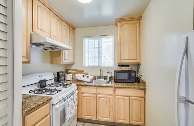 2 Mi to Dtwn: Pet-Friendly Condo in San Jose!