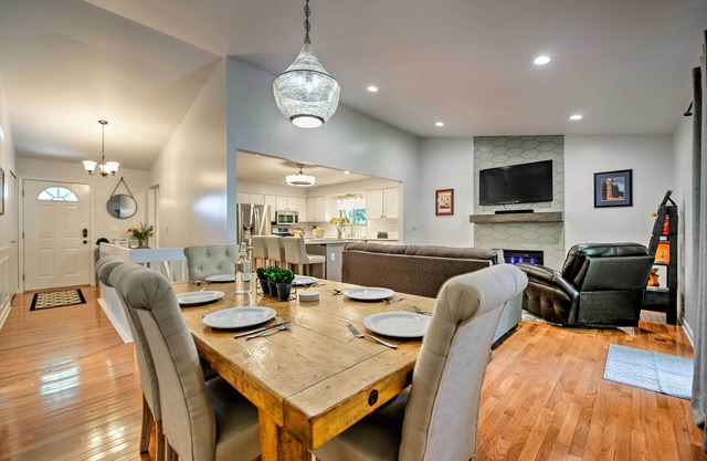 ¡NUEVO! Ann Arbor Home w / Yard & Deck- 2 millas a la U de M