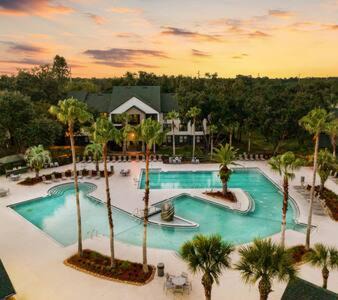 2 MI to USF + Long Term Stays allowed + Gym + Pool