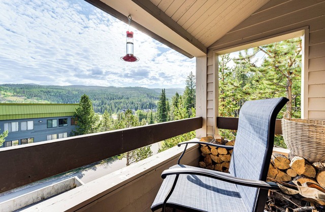 2 Mi to Winter Park Slopes: Mtn-View Condo!