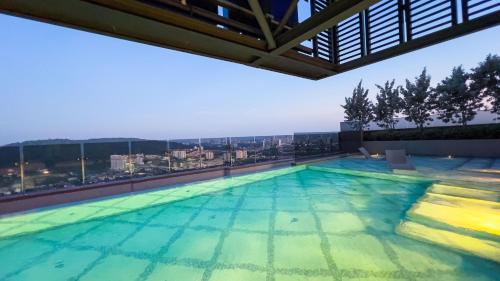 2 Mossaz skypool 5mins to 1U&Ikea at Empire City by Light House