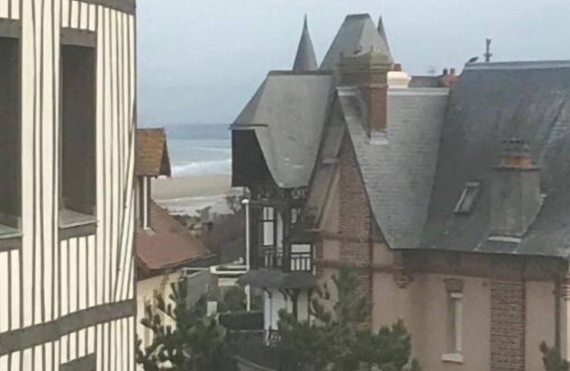 2 room apartment on beach near Deauville